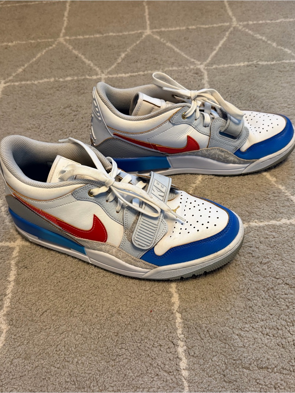 Nike Men’s Low-Top Sneakers in White, Blue & Red